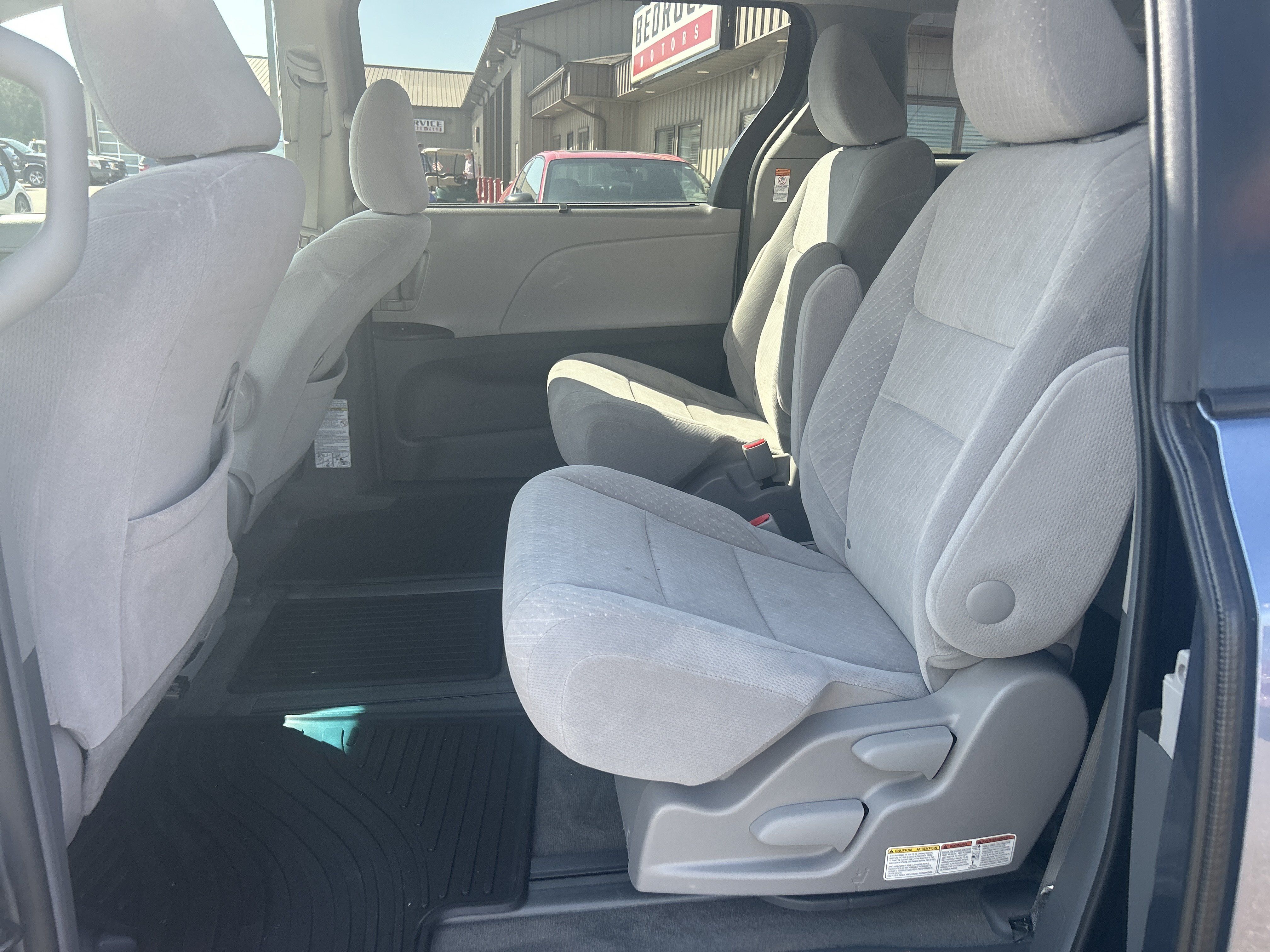 Used 2017 Toyota Sienna LE AWD/4WD image 7