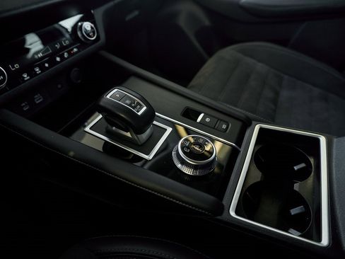 Used 2024 Mitsubishi Outlander SE image 38