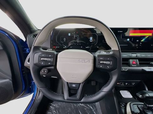 New 2025 Kia K4 GT-Line image 11