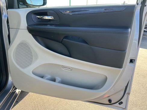 Used 2018 Dodge Grand Caravan SE w/ UConnect Hands-Free Group image 13