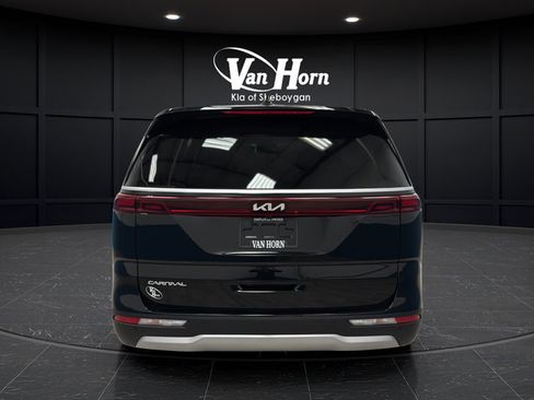 Used 2024 Kia Carnival LX FWD image 6