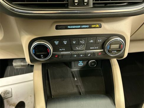 Used 2020 Ford Escape Titanium image 17