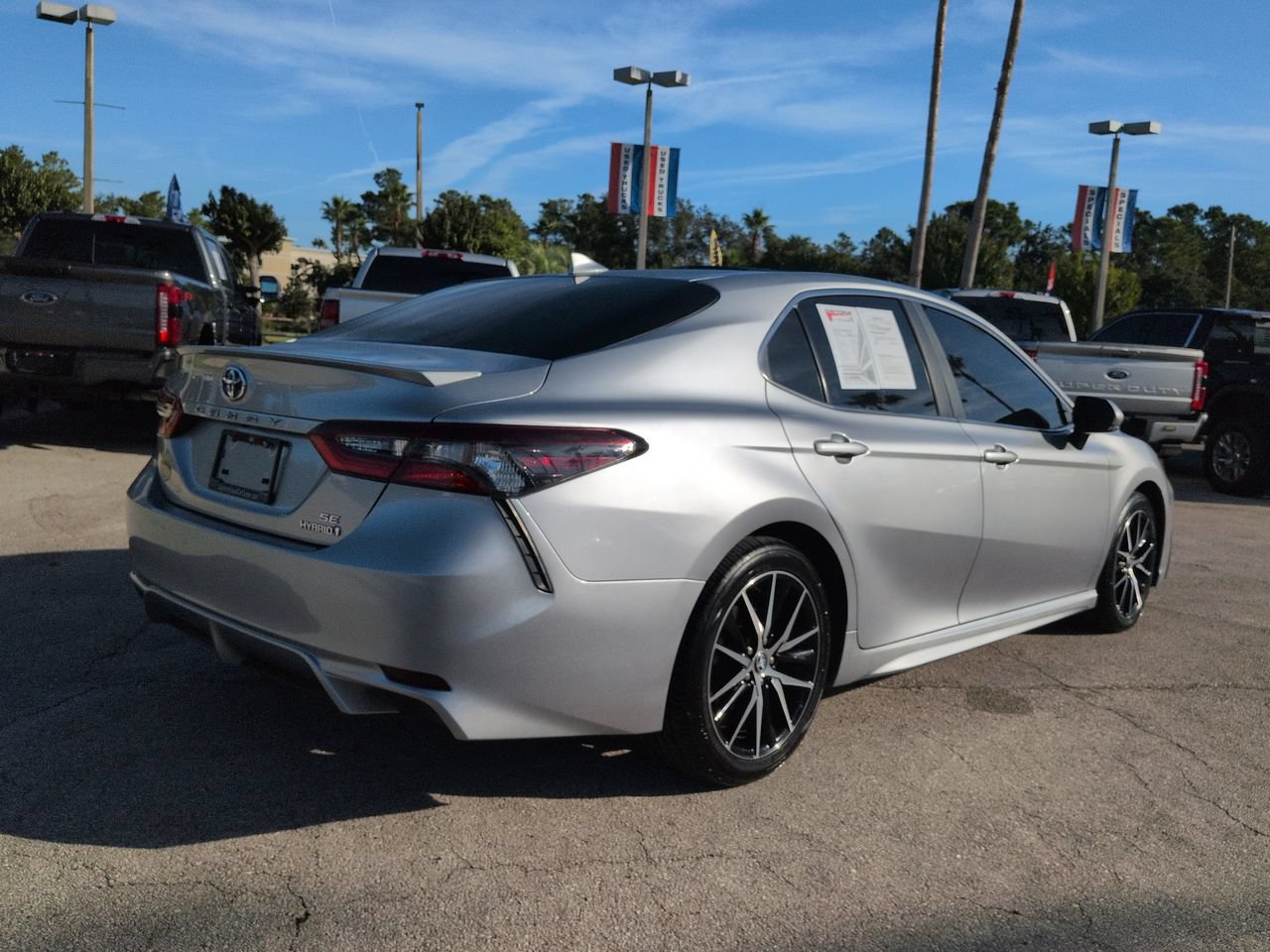 Used 2024 Toyota Camry SE w/ Audio Upgrade Package FWD image 4