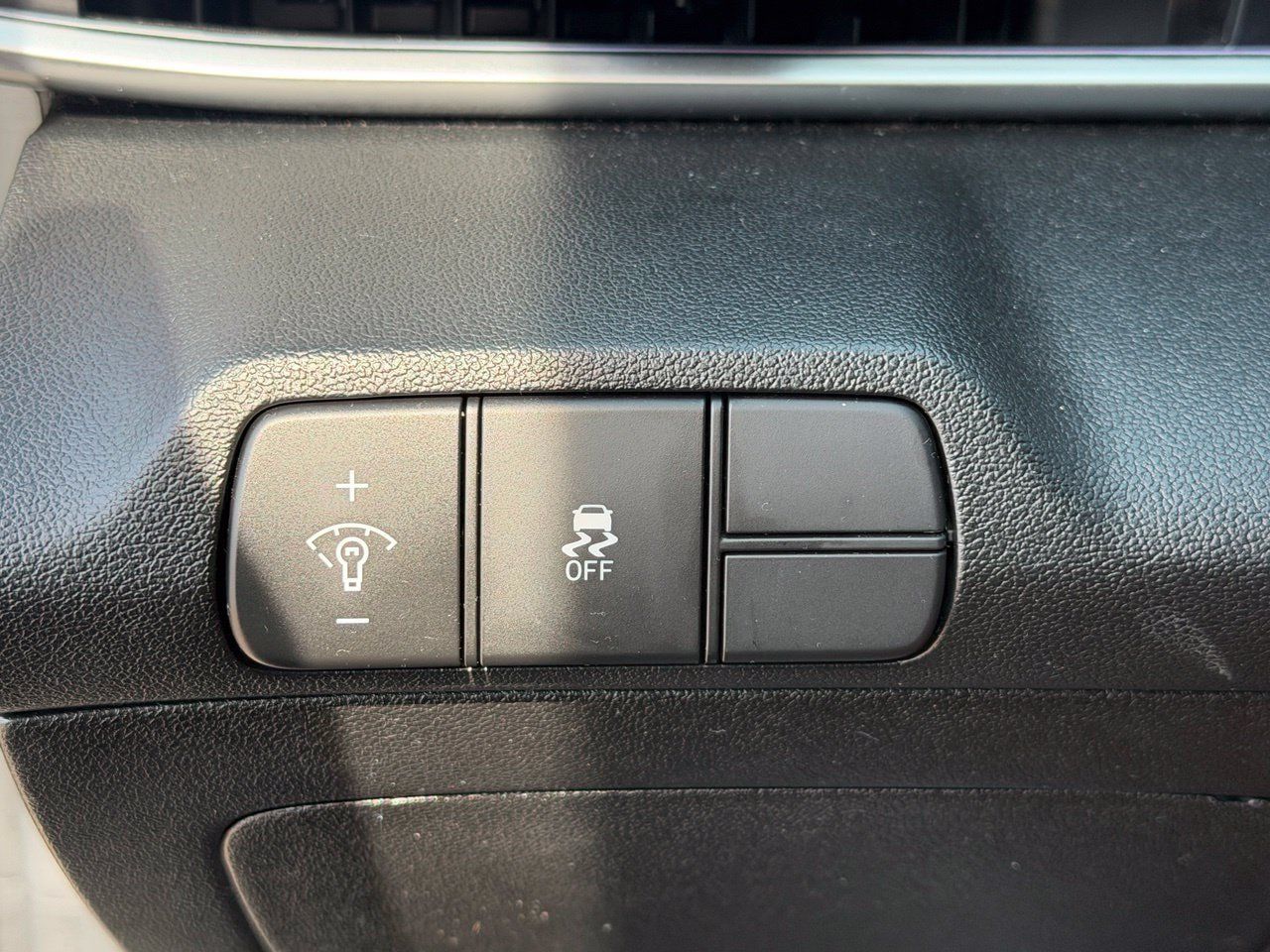 Used 2025 Hyundai Elantra SEL FWD image 7