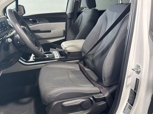 Used 2022 Kia Carnival LX image 28