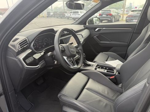 Used 2025 Audi Q3 2.0T Premium w/ Convenience Package AWD/4WD image 5