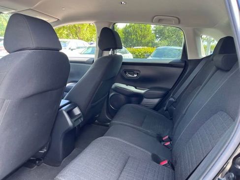 Used 2023 Honda HR-V LX image 9