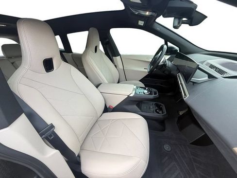 Used 2024 BMW iX xDrive50 w/ Premium Package AWD/4WD image 23