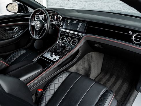 Used 2020 Bentley Continental GT image 2