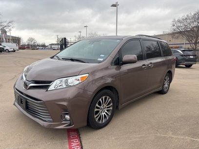 Used 2020 Toyota Sienna XLE w/ XLE Navigation Package