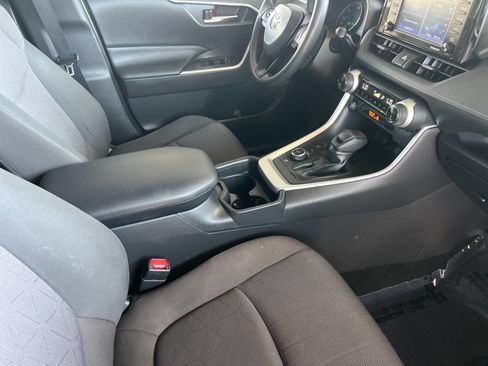 Used 2020 Toyota RAV4 XLE w/ All Weather Liner Package AWD/4WD image 15