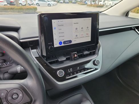 Used 2025 Toyota Corolla LE image 23