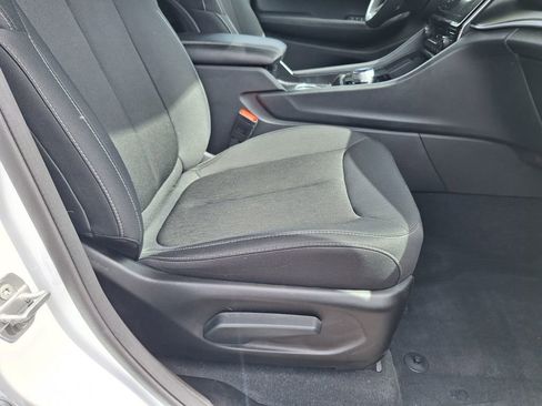 Used 2025 Jeep Grand Cherokee L Laredo AWD/4WD image 28