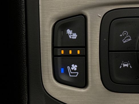 Used 2024 GMC Terrain Denali w/ Denali Premium Package AWD/4WD image 23