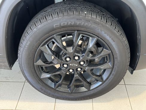 Used 2025 Chevrolet Traverse LT w/ Midnight/Sport Edition FWD image 9