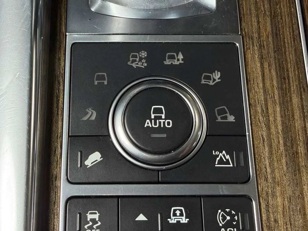 Used 2016 Land Rover Range Rover Sport Supercharged AWD/4WD image 37