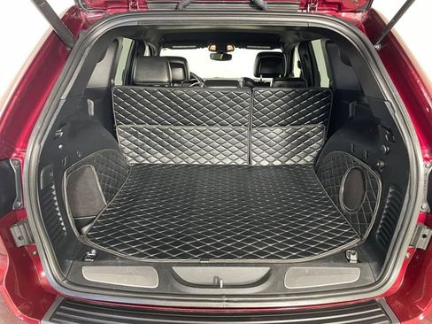 Used 2017 Jeep Grand Cherokee Trailhawk AWD/4WD image 16