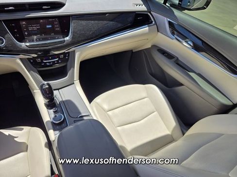 Used 2021 Cadillac XT6 Premium Luxury FWD image 15