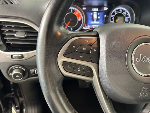 Used 2020 Jeep Cherokee Limited AWD/4WD image 16