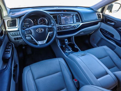 Used 2016 Toyota Highlander Limited image 26