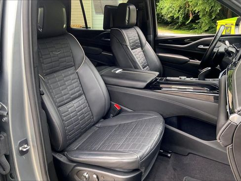 Used 2023 Cadillac Escalade V AWD/4WD image 7