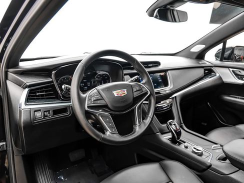 Used 2025 Cadillac XT5 Premium Luxury FWD image 3