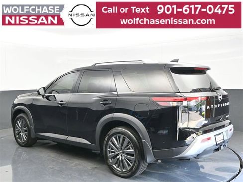 Used 2024 Nissan Pathfinder SL w/ SL Premium Package image 3
