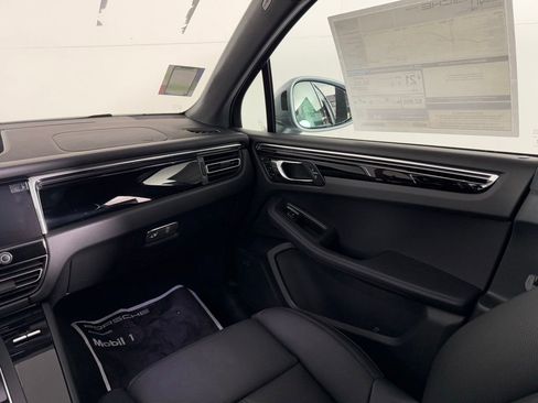 New 2026 Porsche Macan image 23