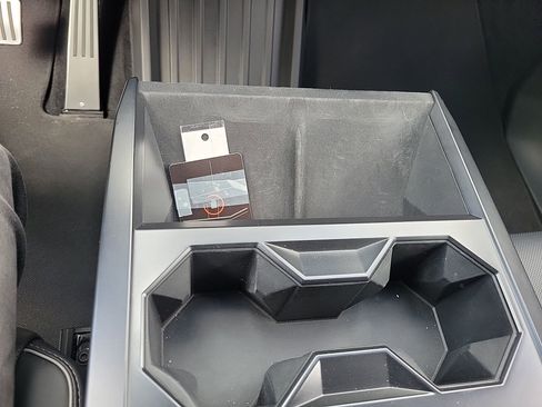 Used 2025 Tesla Cybertruck AWD Crew Cab image 29