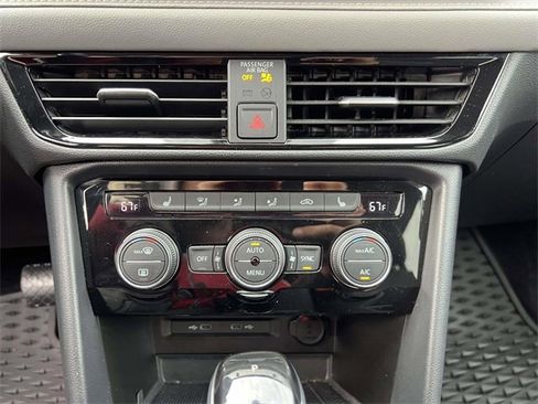 Used 2024 Volkswagen Taos SE image 20