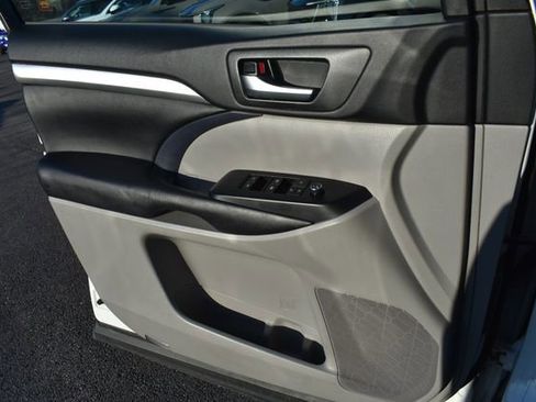 Used 2019 Toyota Highlander XLE image 36