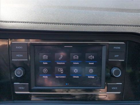 Used 2023 Volkswagen Jetta SE FWD image 11