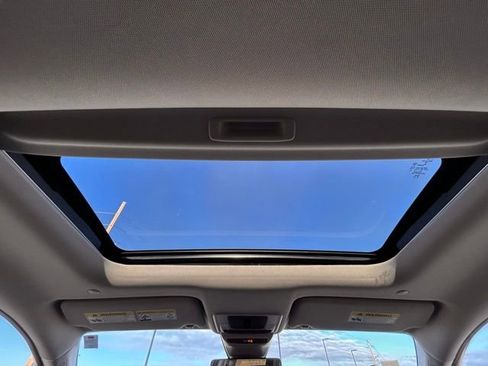 Used 2023 Honda HR-V EX-L image 12