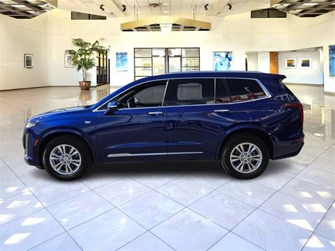 Used 2025 Cadillac XT6 Luxury image 4
