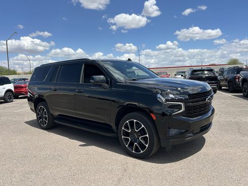 Used 2024 Chevrolet Suburban RST w/ Luxury Package AWD/4WD image 6
