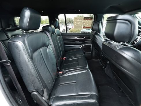 Used 2022 Jeep Wagoneer Series III AWD/4WD image 31