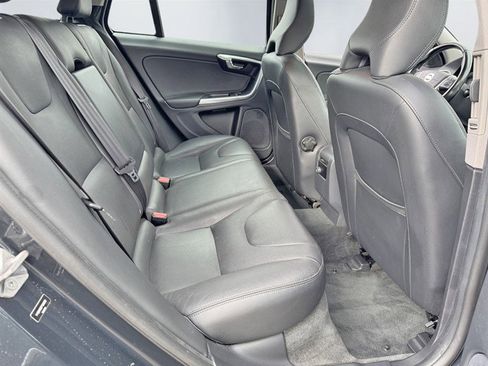 Used 2015 Volvo V60 T5 Platinum image 22