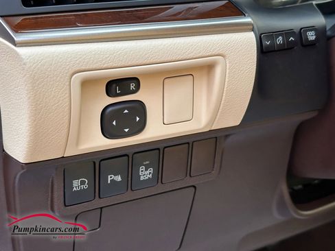 Used 2018 Lexus ES 350 w/ Navigation System Package image 28