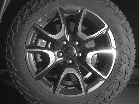 Used 2025 Jeep Compass Trailhawk image 12