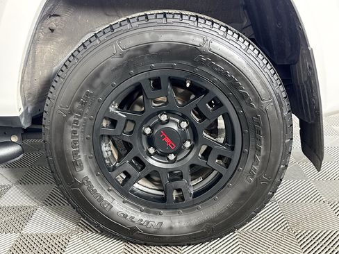 Used 2021 Toyota 4Runner SR5 Premium w/ Moonroof Package RWD image 35