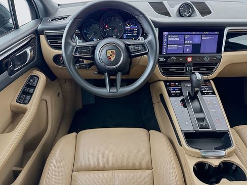 Certified 2022 Porsche Macan AWD/4WD image 25