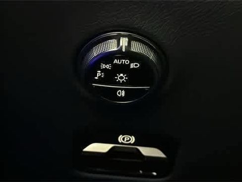 Used 2025 Mercedes-Benz GLC 300 4MATIC image 67