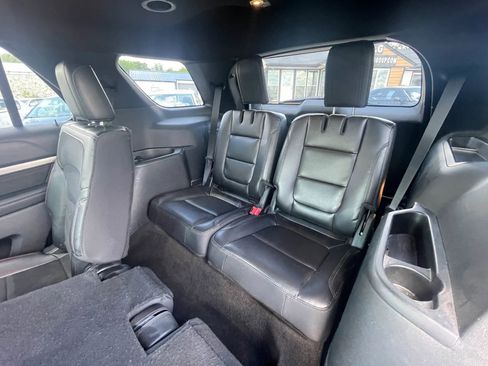Used 2018 Ford Explorer XLT w/ Equipment Group 202A AWD/4WD image 30