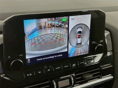 New 2025 Nissan Pathfinder Platinum w/ Black Appearance Package AWD/4WD image 10