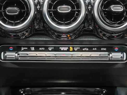 Certified 2023 Mercedes-Benz GLB 250 image 17