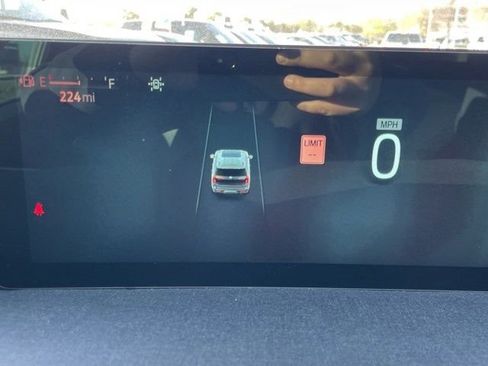 Used 2025 Ford Expedition Active image 13