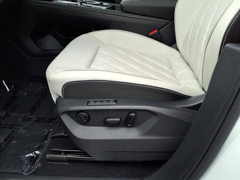 Used 2025 Volkswagen Atlas Cross Sport SEL Premium R-Line image 16