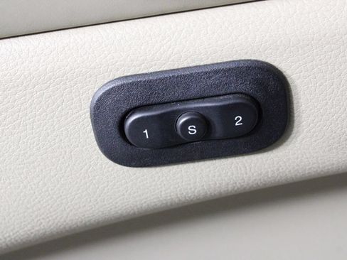 Used 2021 Jeep Grand Cherokee Overland AWD/4WD image 22