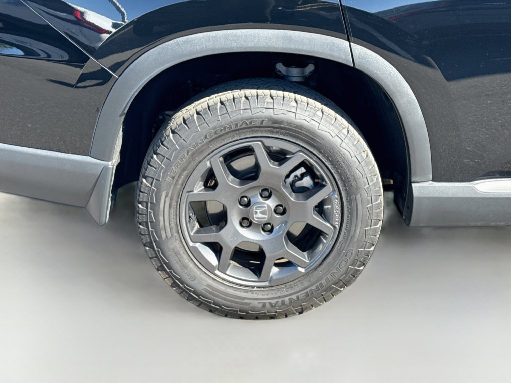 Used 2025 Honda Pilot TrailSport image 41