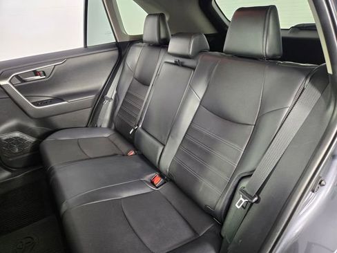 Used 2020 Toyota RAV4 Limited image 17